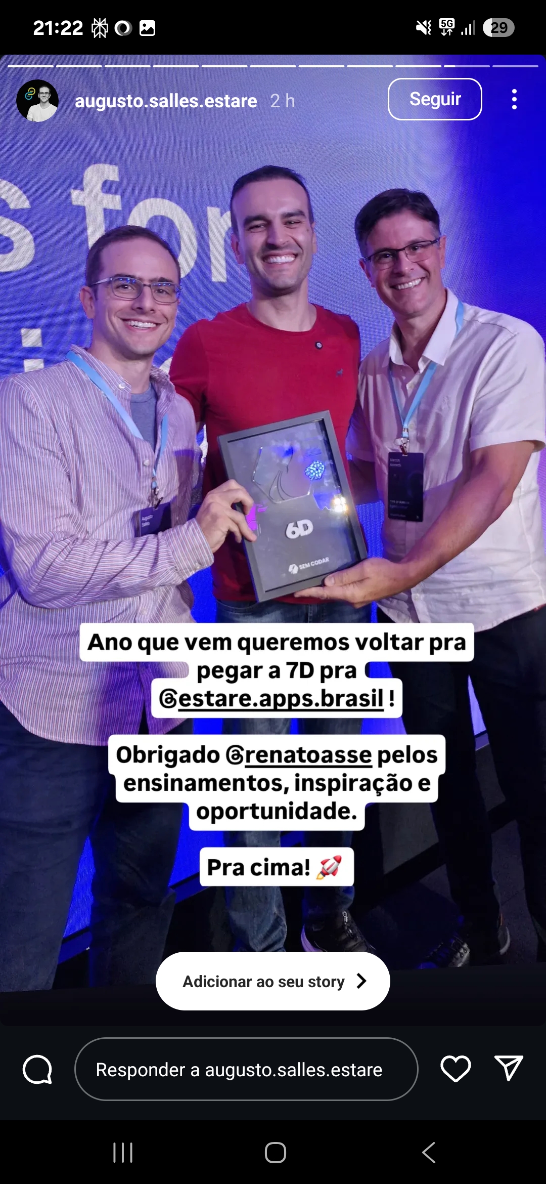 Placa comemorativa de aluno